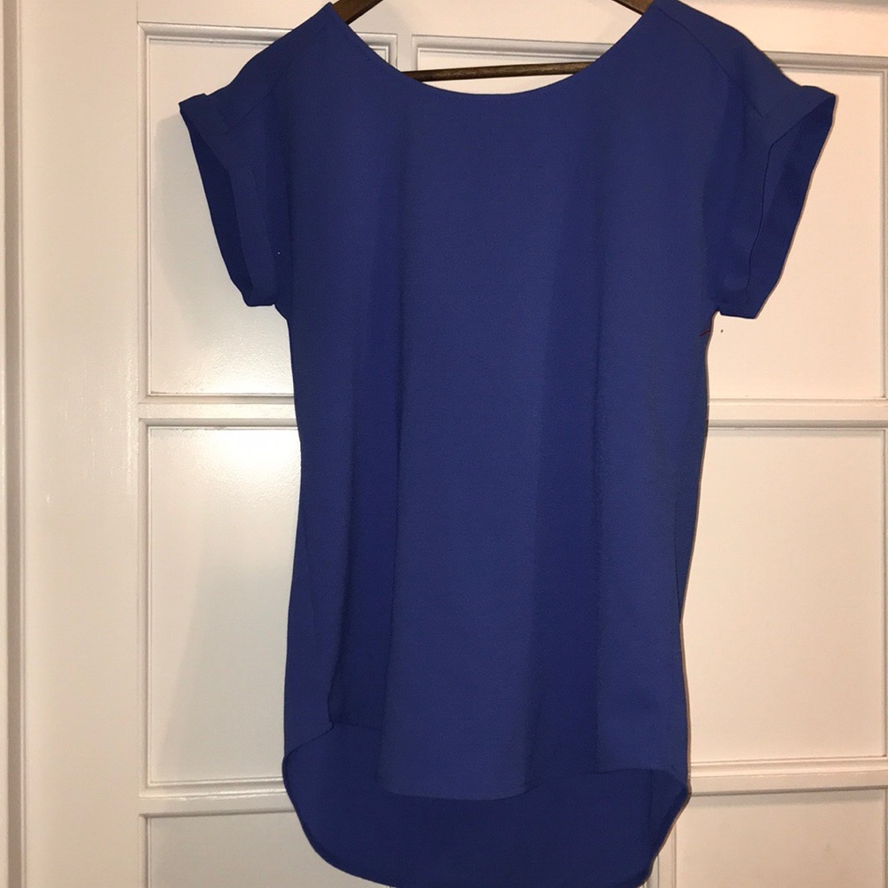 Express Hi-Lo Cuffed Sleeve Top B6